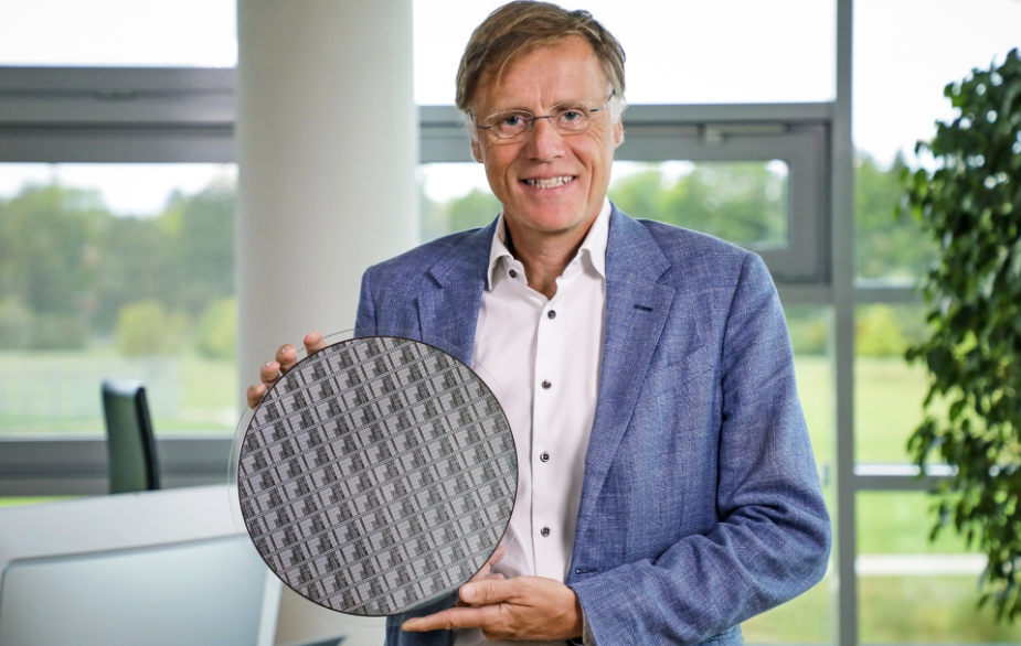 Infineon představuje první 300mm Power GaN Wafer na světě